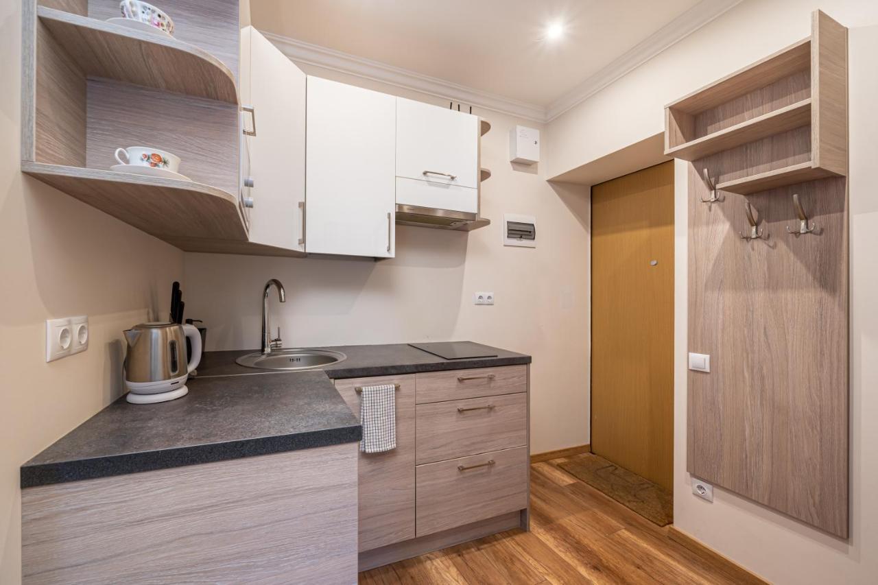 Top-Floor Studio With Courtyard View In Unesco Area, Murnieku Street Residence รีกา ภายนอก รูปภาพ