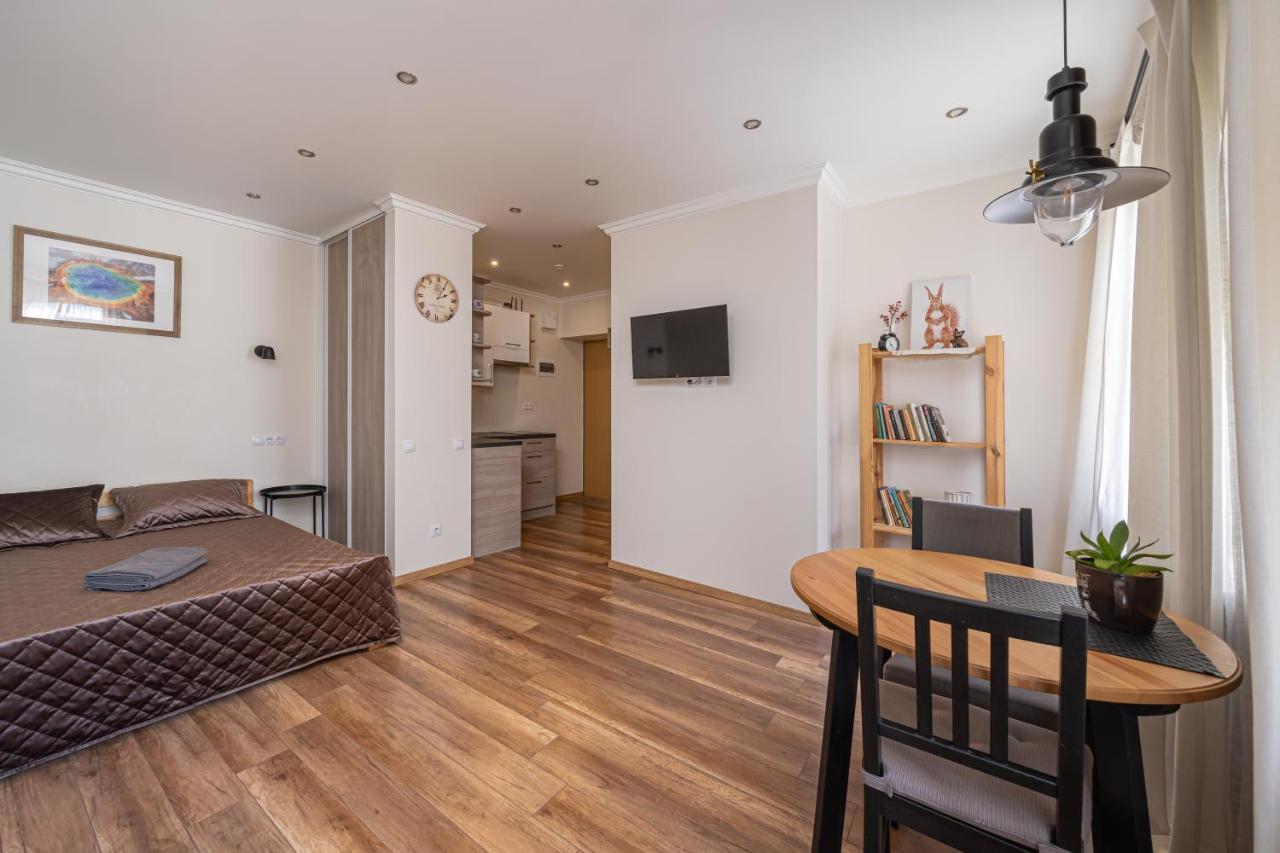 Top-Floor Studio With Courtyard View In Unesco Area, Murnieku Street Residence รีกา ภายนอก รูปภาพ